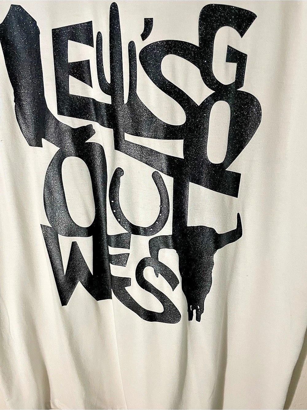 Two 2 Fly Graphic Tee in White & Black Size Small/Medium Like New